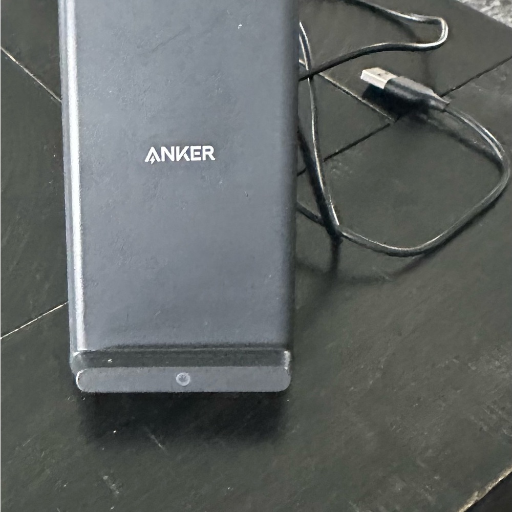 Anker Black Wireless Charging Stand with Sleek Design